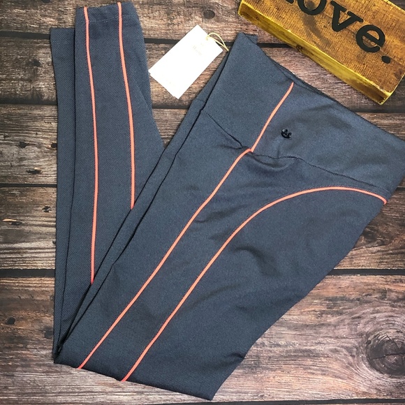 Maaji Activewear Endure High Rise Leggings-Medium - Picture 10 of 16